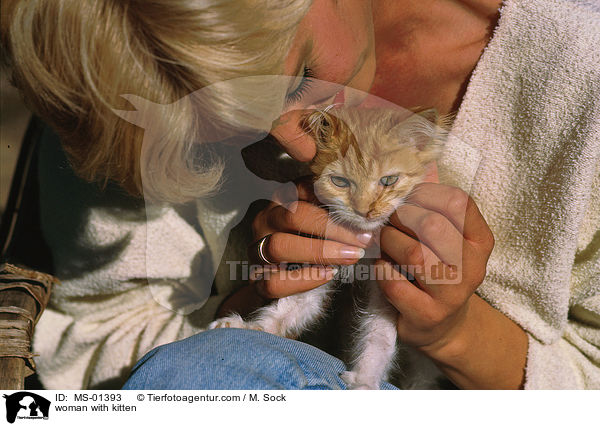 woman with kitten / MS-01393
