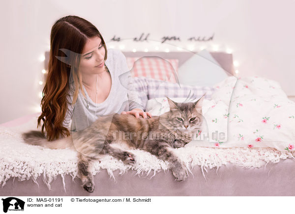 Frau und Katze / woman and cat / MAS-01191
