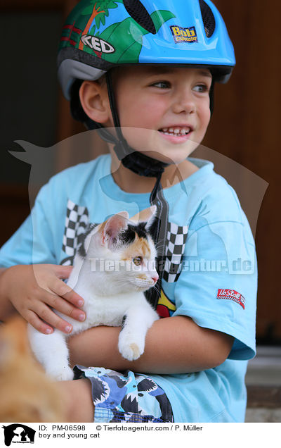 boy and young cat / PM-06598