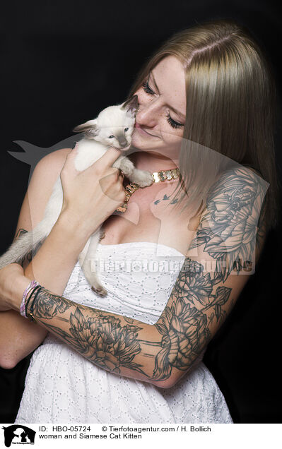 woman and Siamese Cat Kitten / HBO-05724