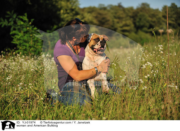 woman and American Bulldog / YJ-01974