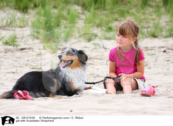 Mdchen und Australian Shepherd / girl with Australian Shepherd / CR-01639