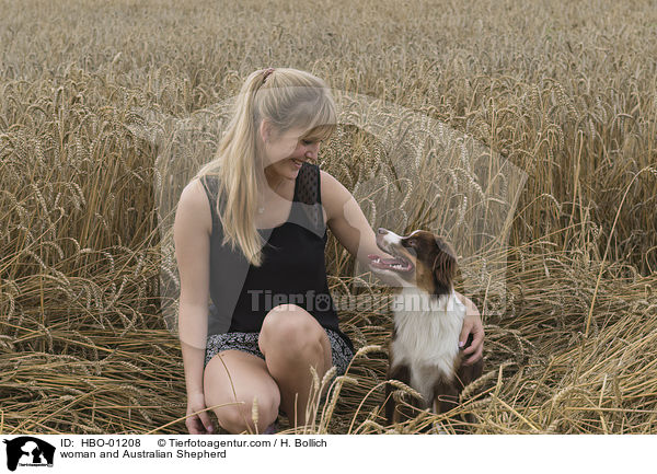 Frau und Australian Shepherd / woman and Australian Shepherd / HBO-01208