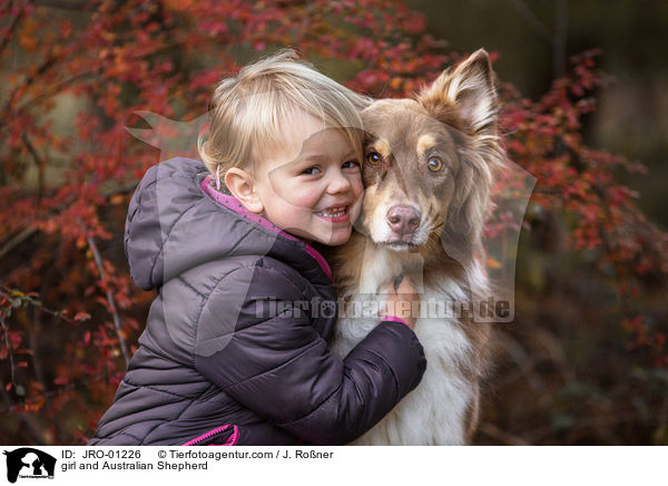 Mdchen und Australian Shepherd / girl and Australian Shepherd / JRO-01226