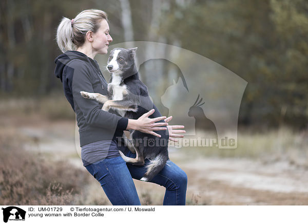 junge Frau mit Border Collie / young woman with Border Collie / UM-01729