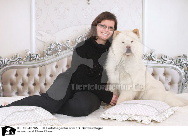 Frau und Chow-Chow / woman and Chow Chow / SS-43765