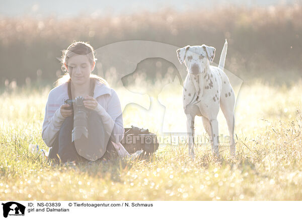 Mdchen und Dalmatiner / girl and Dalmatian / NS-03839