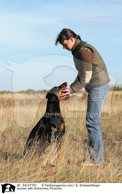 woman with Doberman Pinscher / SS-07781