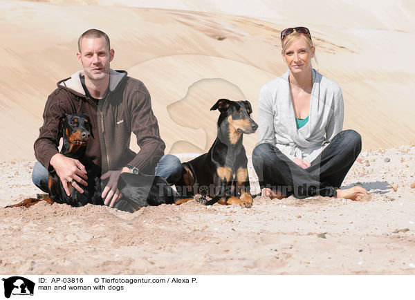 Mann und Frau mit Hunden / man and woman with dogs / AP-03816