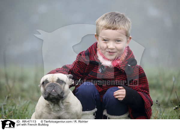 Mdchen mit Franzsischer Bulldogge / girl with French Bulldog / RR-47113