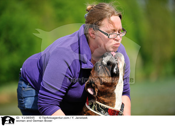 Frau und Deutscher Boxer / woman and German Boxer / YJ-06545