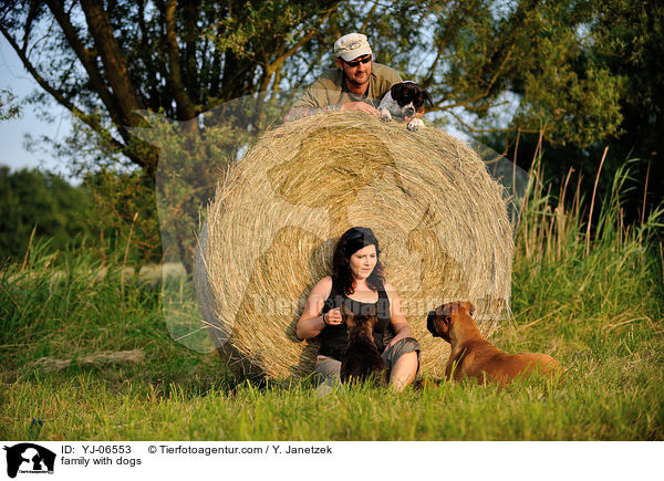 Familie mit Hunden / family with dogs / YJ-06553