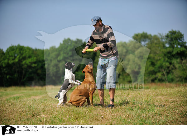 Mann mit Hunden / man with dogs / YJ-06570