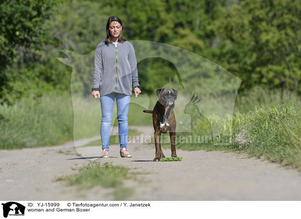 Frau und Deutscher Boxer / woman and German Boxer / YJ-15999