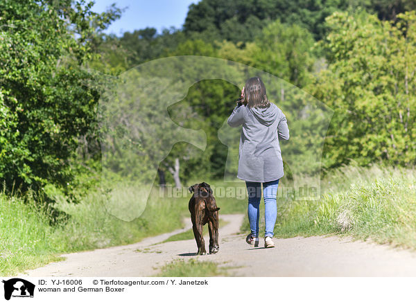 Frau und Deutscher Boxer / woman and German Boxer / YJ-16006