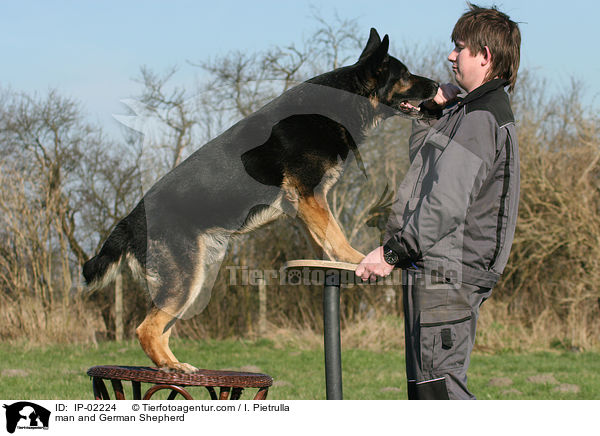 man and German Shepherd / IP-02224