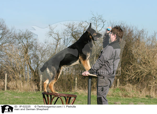man and German Shepherd / IP-02225