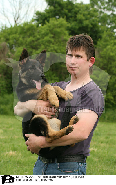 Mann und Deutscher Schferhund / man and German Shepherd / IP-02291