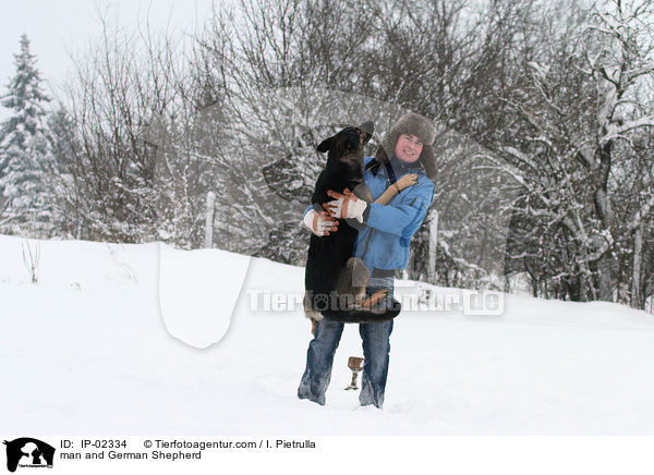 Mann und Deutscher Schferhund / man and German Shepherd / IP-02334