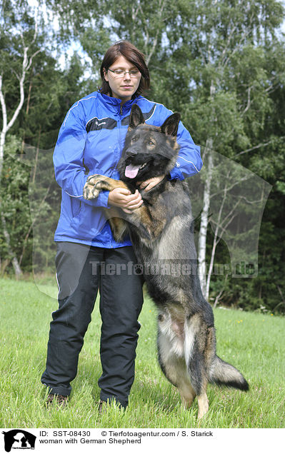 Frau mit Deutscher Schferhund / woman with German Shepherd / SST-08430