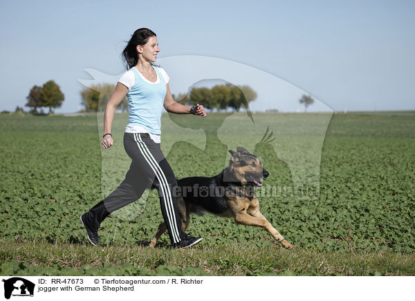 Joggerin mit Deutschem Schferhund / jogger with German Shepherd / RR-47673