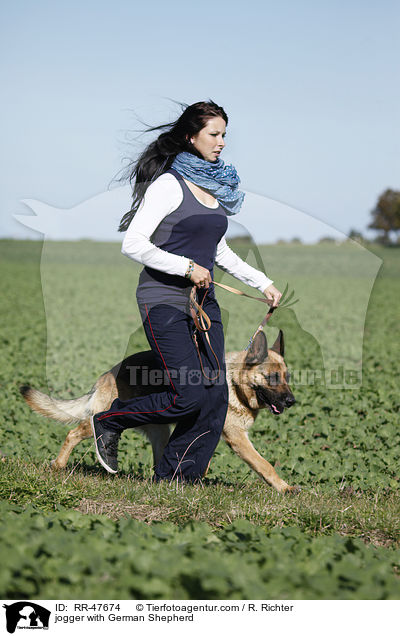 Joggerin mit Deutschem Schferhund / jogger with German Shepherd / RR-47674