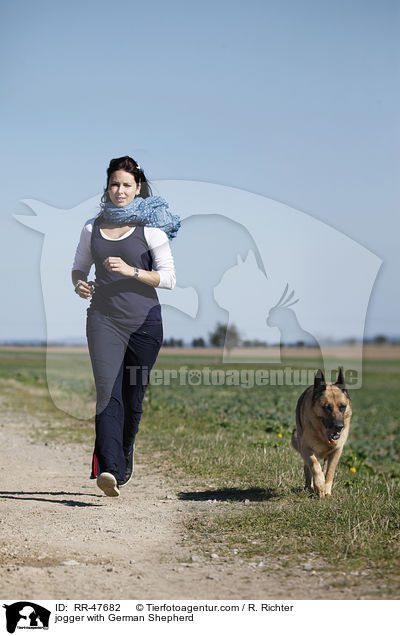 Joggerin mit Deutschem Schferhund / jogger with German Shepherd / RR-47682