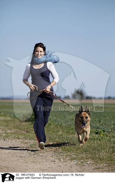 Joggerin mit Deutschem Schferhund / jogger with German Shepherd / RR-47683