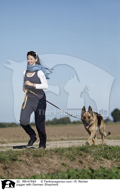 Joggerin mit Deutschem Schferhund / jogger with German Shepherd / RR-47684