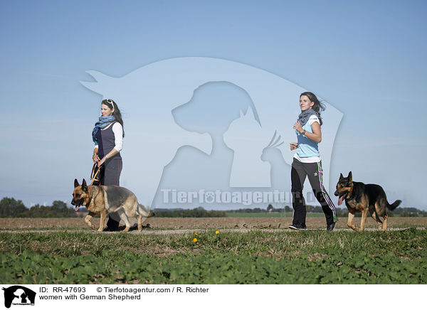 Frauen mit Deutschem Schferhund / women with German Shepherd / RR-47693