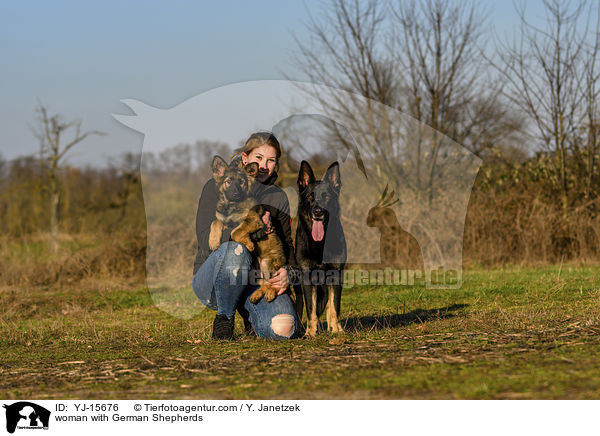 Frau mit Deutschen Schferhunden / woman with German Shepherds / YJ-15676