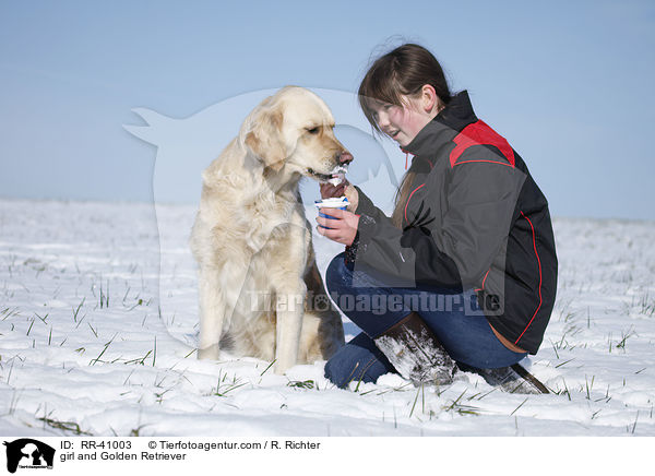 Mdchen und Golden Retriever / girl and Golden Retriever / RR-41003