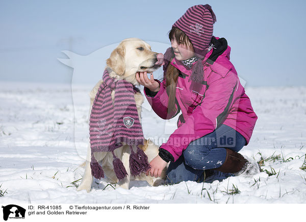 Mdchen und Golden Retriever / girl and Golden Retriever / RR-41085