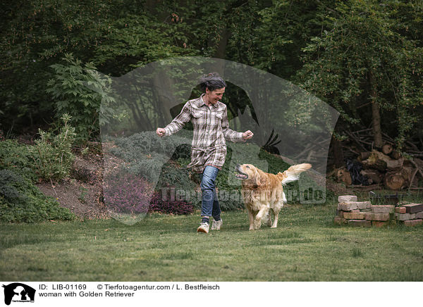 Frau mit Golden Retriever / woman with Golden Retriever / LIB-01169