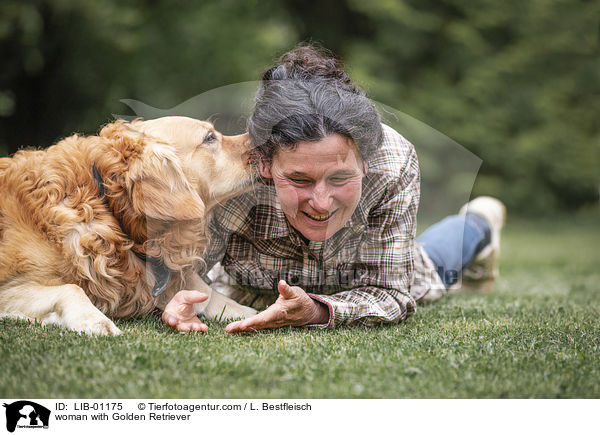 Frau mit Golden Retriever / woman with Golden Retriever / LIB-01175