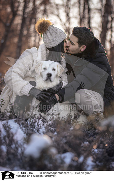 Menschen und Golden Retriever / humans and Golden Retriever / SIB-01628