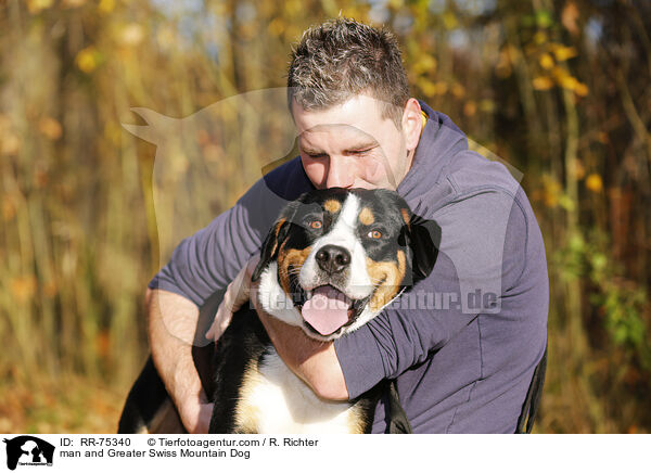 Mann und Groer Schweizer Sennenhund / man and Greater Swiss Mountain Dog / RR-75340