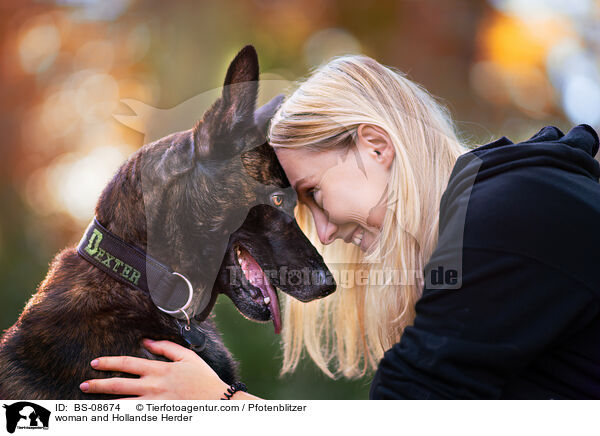 Frau und Hollandse Herder / woman and Hollandse Herder / BS-08674