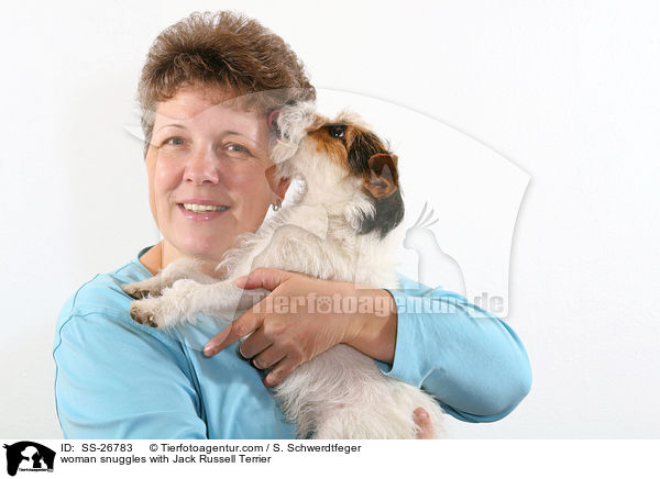 Frau mit Parson Russell Terrier / woman with Parson Russell Terrier / SS-26783