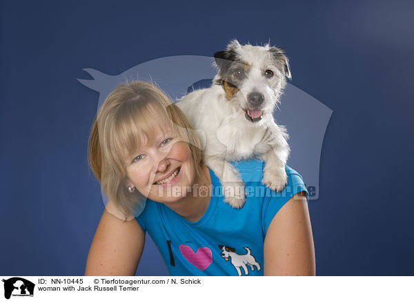 Frau mit Jack Russell Terrier / woman with Jack Russell Terrier / NN-10445