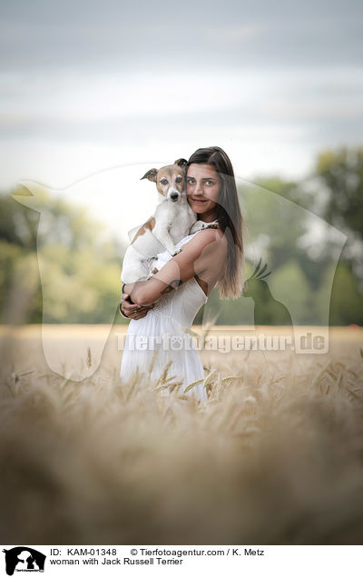 Frau mit Jack Russell Terrier / woman with Jack Russell Terrier / KAM-01348
