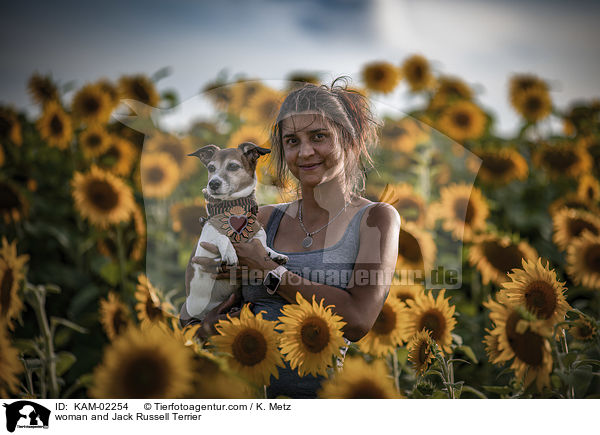 Frau und Jack Russell Terrier / woman and Jack Russell Terrier / KAM-02254