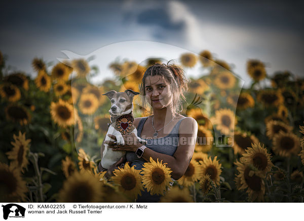 Frau und Jack Russell Terrier / woman and Jack Russell Terrier / KAM-02255