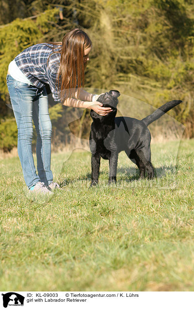 Mdchen mit Labrador Retriever / girl with Labrador Retriever / KL-09003