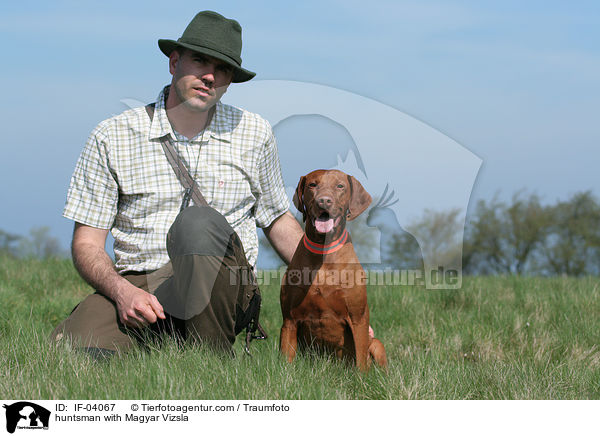 Jger mit Magyar Vizsla / huntsman with Magyar Vizsla / IF-04067