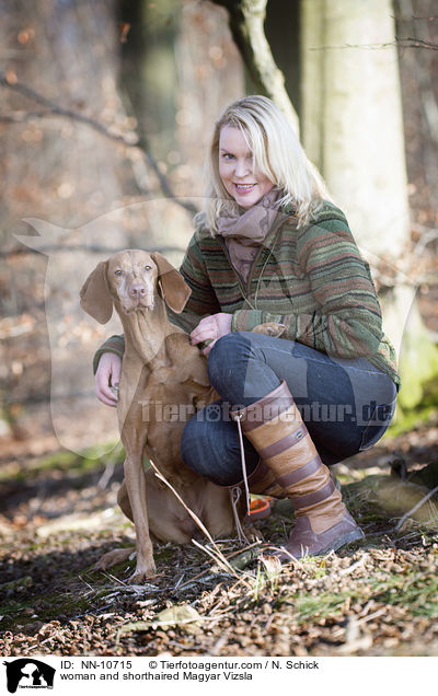 woman and shorthaired Magyar Vizsla / NN-10715