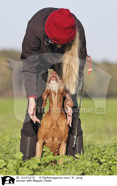 Frau mit Magyar Vizsla / woman with Magyar Vizsla / KJ-01210