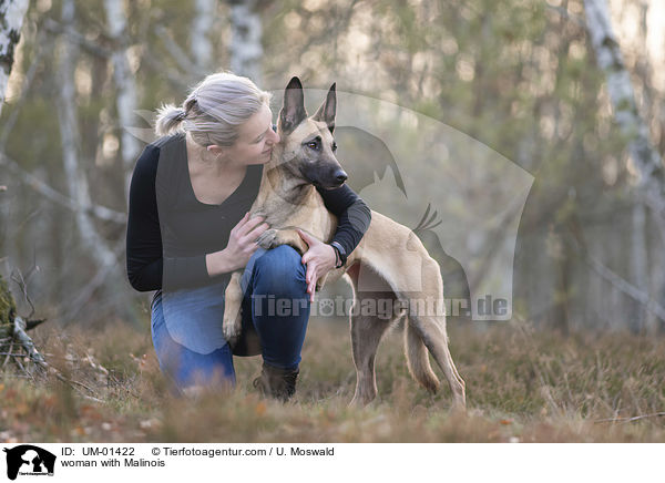 Frau mit Malinois / woman with Malinois / UM-01422