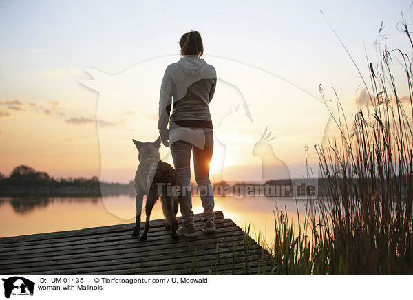 Frau mit Malinois / woman with Malinois / UM-01435