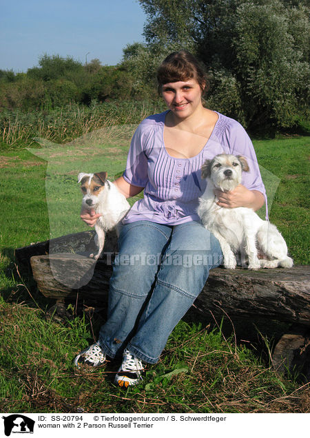 Frau mit 2 Parson Russell Terriern / woman with 2 Parson Russell Terrier / SS-20794